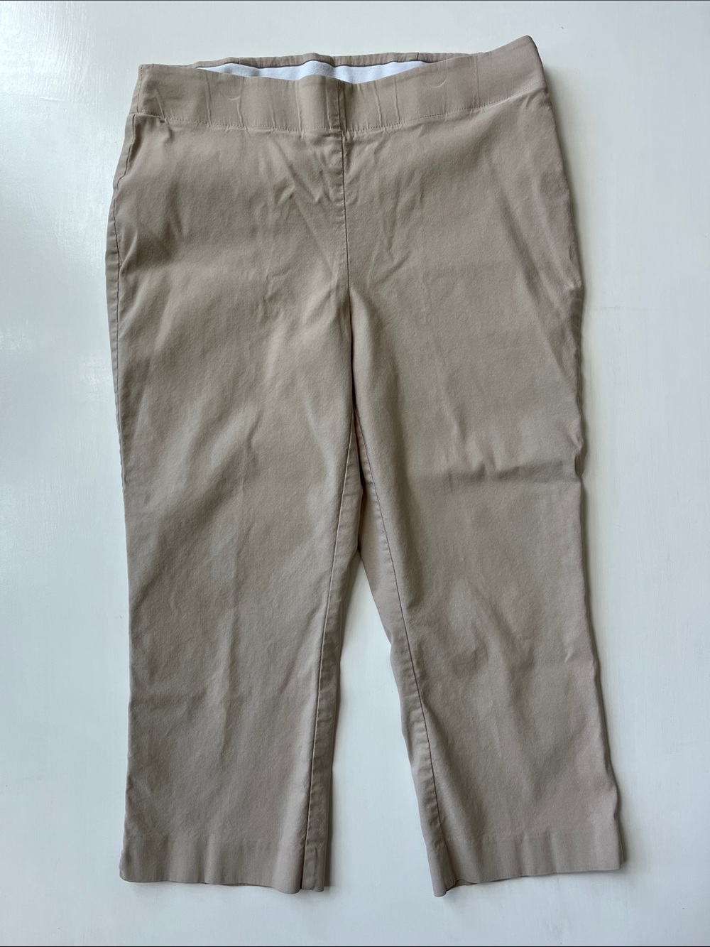 CHICO’s Classic Beige Cropped Pants